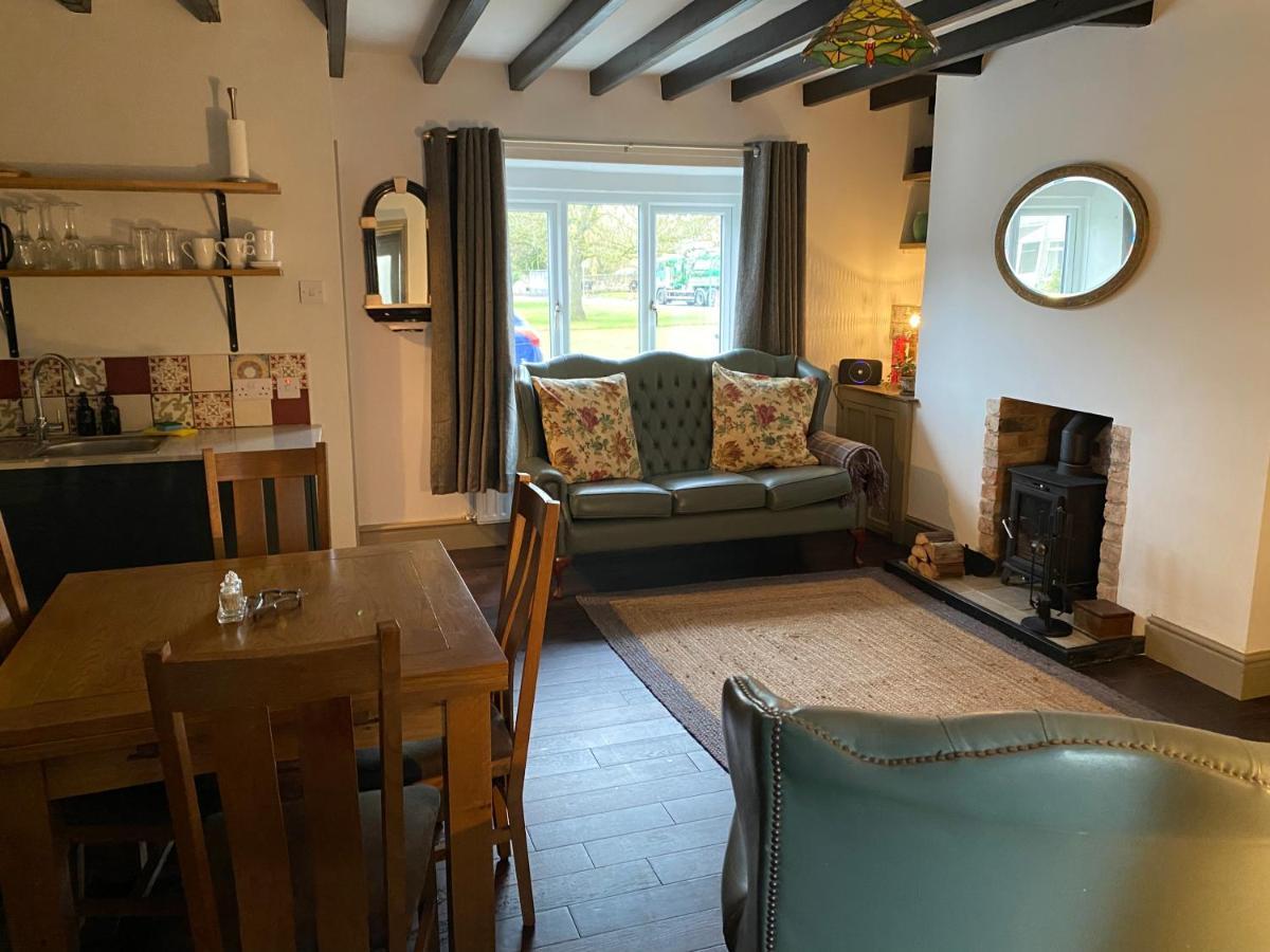 Work And Relax - Fast Wifi, Fireplace & Near Pub Newton Aycliffe Exteriér fotografie